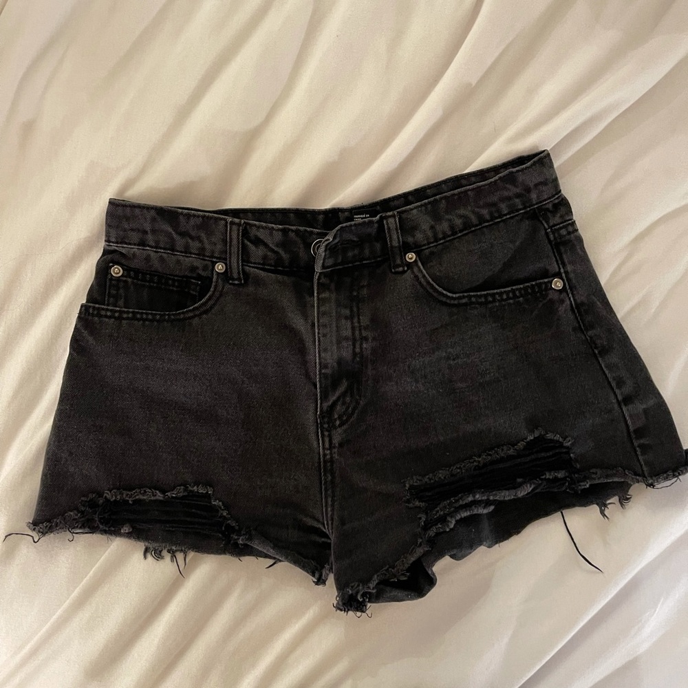 Size 28 black distressed Jean shorts!